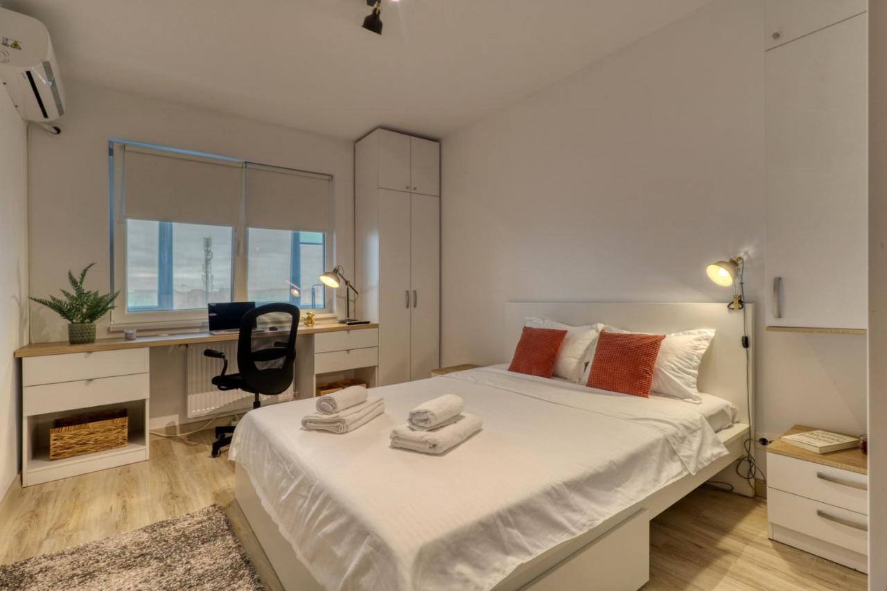 Homie Studio Apartment - Private Parking - Self Check-In Bucarest Esterno foto