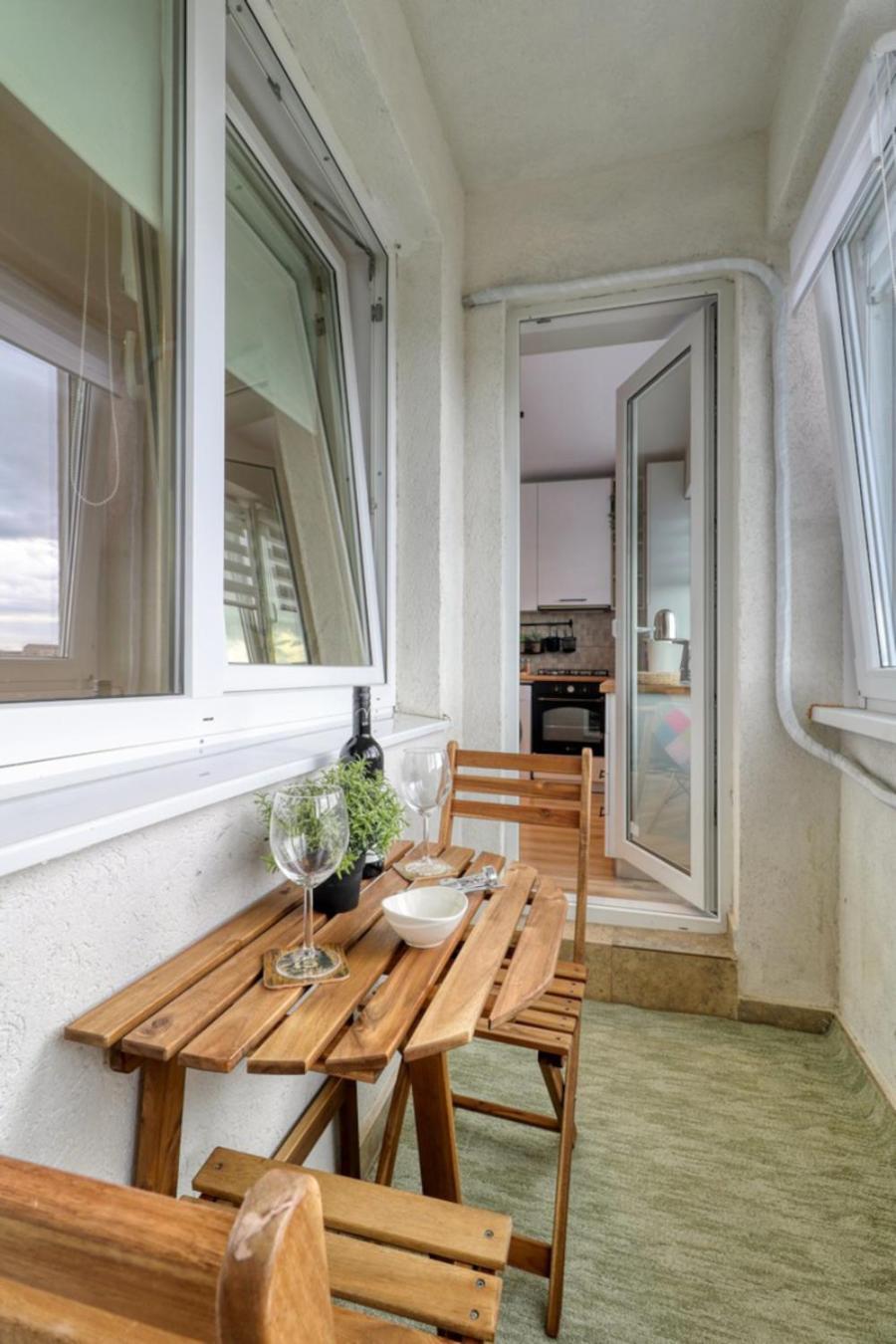 Homie Studio Apartment - Private Parking - Self Check-In Bucarest Esterno foto