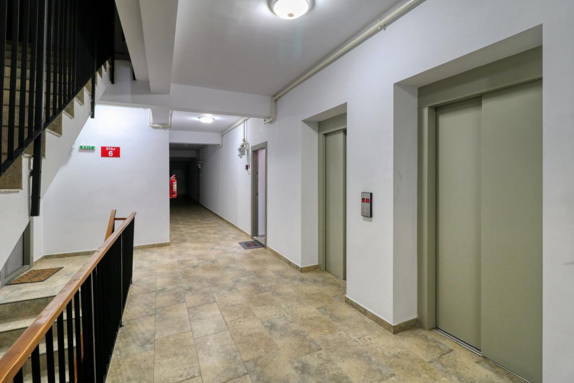 Homie Studio Apartment - Private Parking - Self Check-In Bucarest Esterno foto